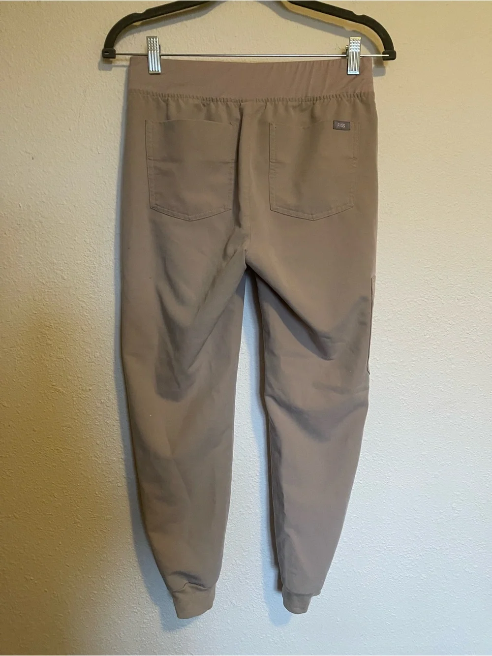 Figs Women’s Zamora Jogger Scrubs Pants Size XS/P Grey Beige Tan